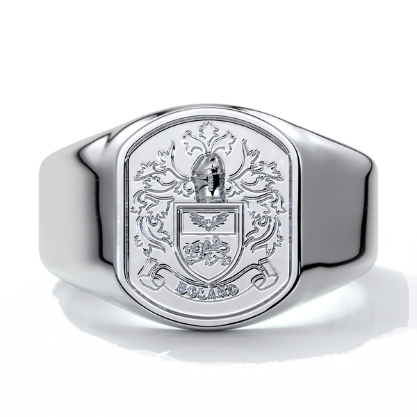 White gold men’s wedding ring with shield-styled crest