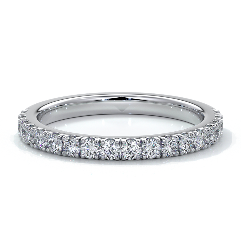 Platinum women’s wedding ring with 18mm scalloped diamonds around the band