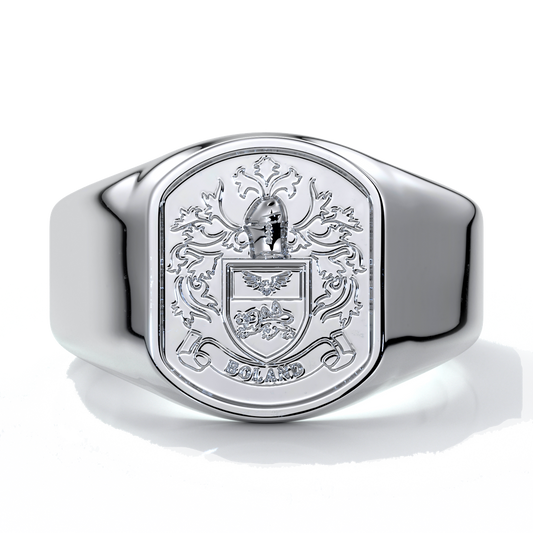 White gold men’s wedding ring with shield-styled crest